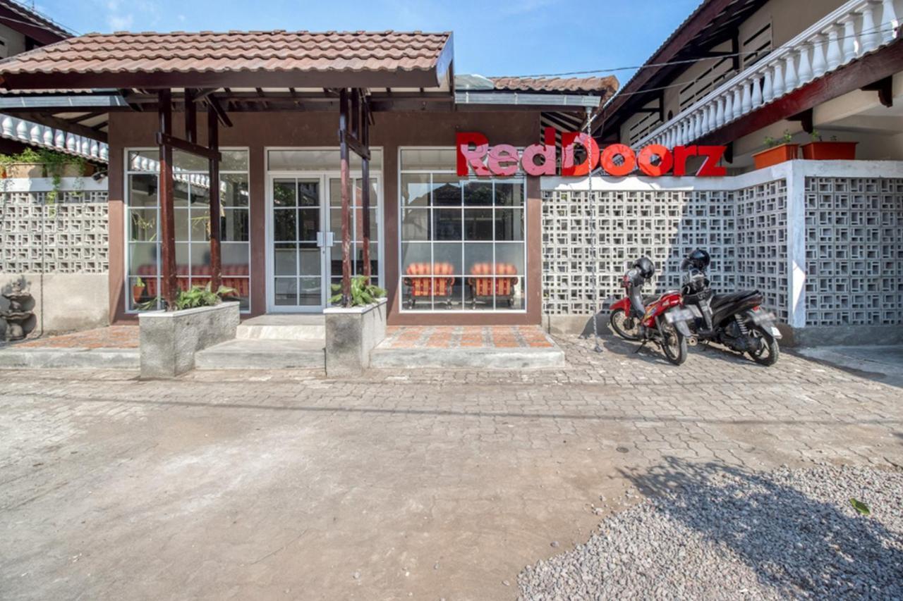 Reddoorz Near Malioboro Tugu Station Jogja 2 Hotel Yogyakarta Exterior foto