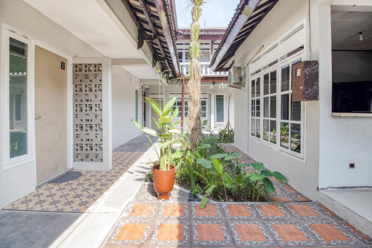 Reddoorz Near Malioboro Tugu Station Jogja 2 Hotel Yogyakarta Exterior foto