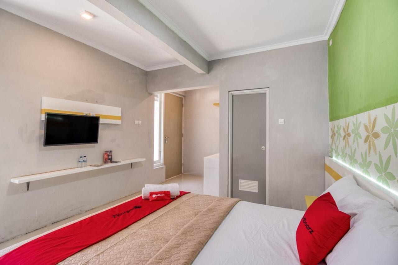 Reddoorz Near Malioboro Tugu Station Jogja 2 Hotel Yogyakarta Exterior foto