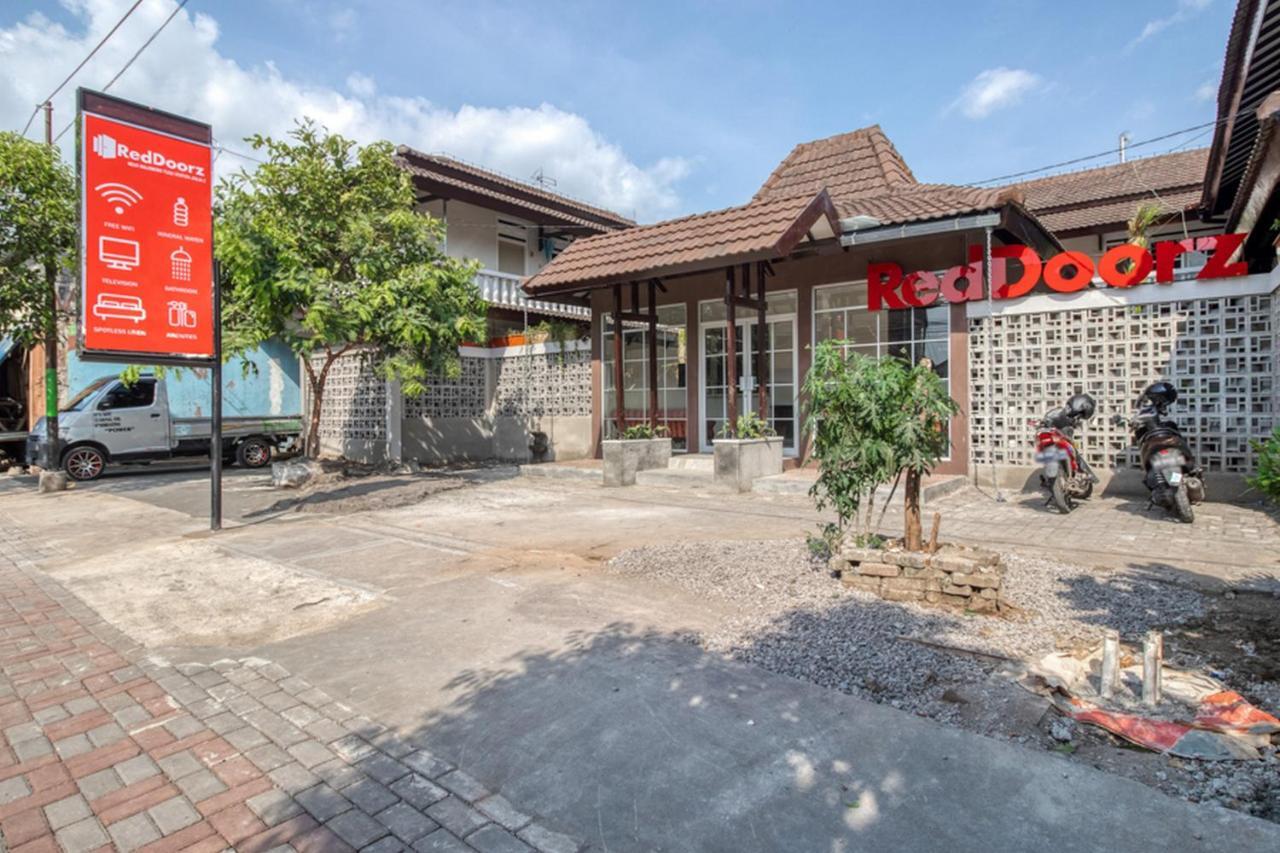 Reddoorz Near Malioboro Tugu Station Jogja 2 Hotel Yogyakarta Exterior foto