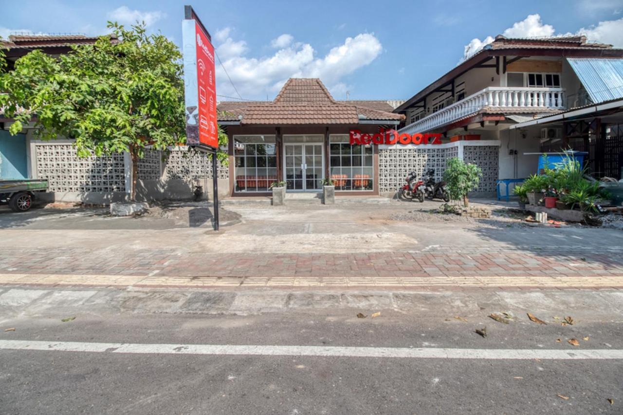 Reddoorz Near Malioboro Tugu Station Jogja 2 Hotel Yogyakarta Exterior foto